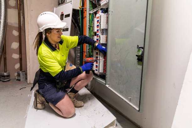 Best Licensed Electrician  in Holdrege, NE